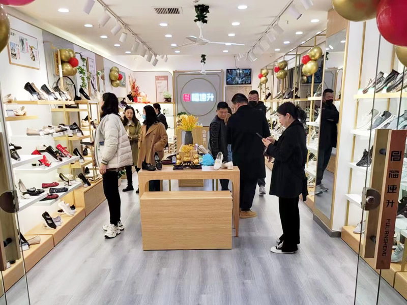 开老北京布鞋店年收入？