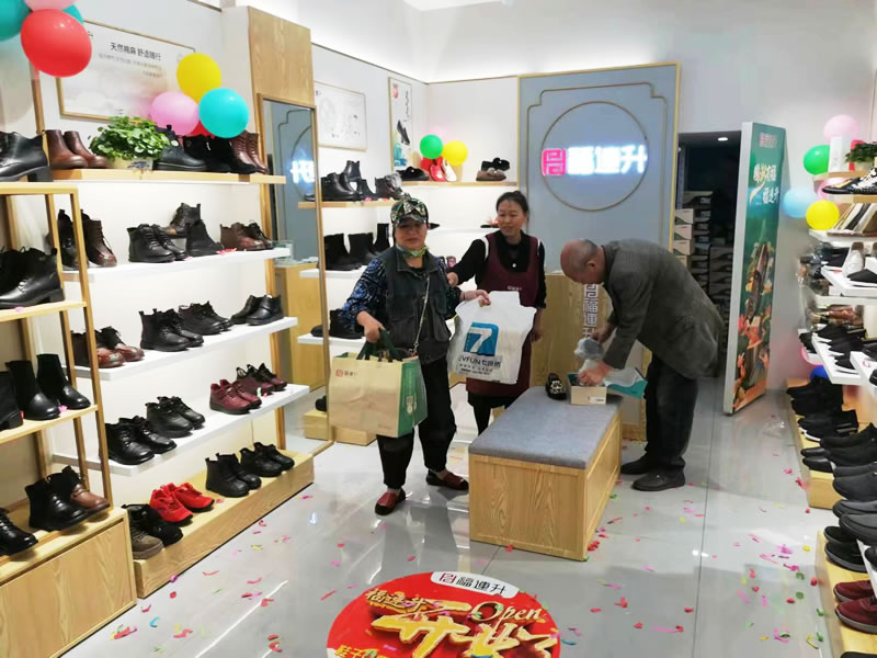 揭秘鞋服业扩张战略：成功店主如何精准把握时机，再开新店？