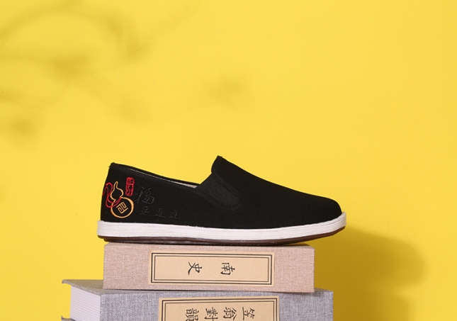 老北京布鞋市场前景如何?ev体育先看看这双鞋